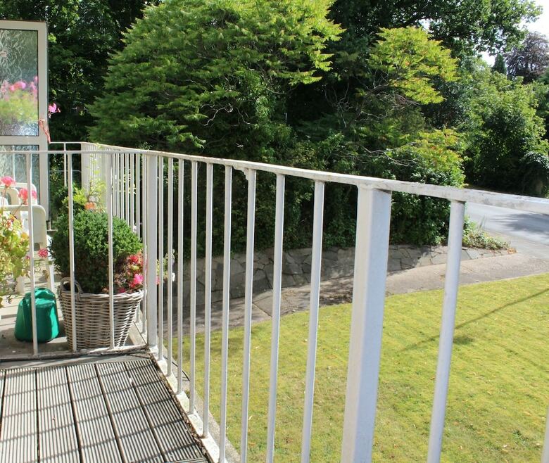 Boswell - Balcony Apartment