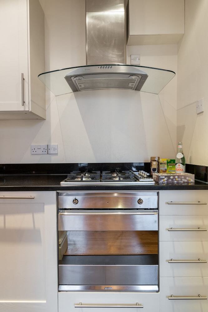 Lamont Street Apartment