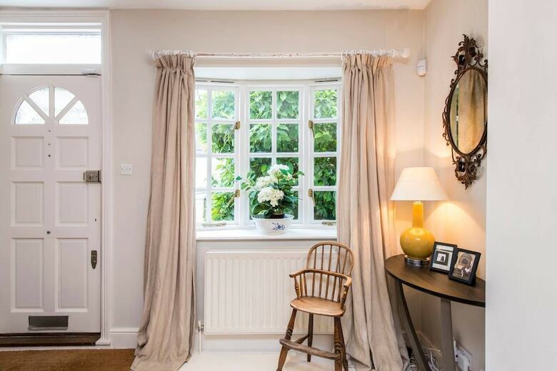 Delightful 2 Bed House In Stylish Fulham