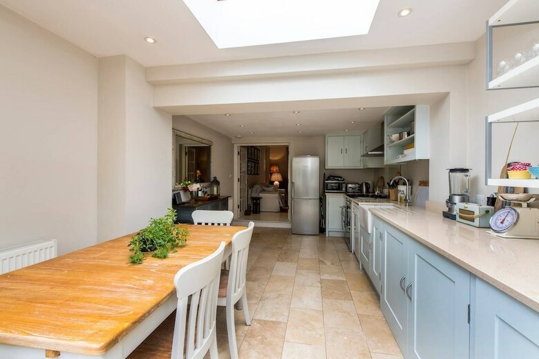 Delightful 2 Bed House In Stylish Fulham