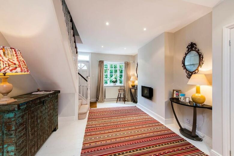 Delightful 2 Bed House In Stylish Fulham
