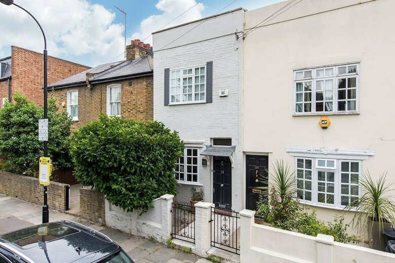 Delightful 2 Bed House In Stylish Fulham