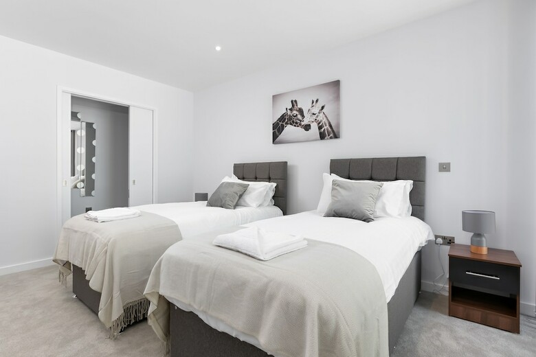 Modern Townhouse Near 02 Arena & Excel