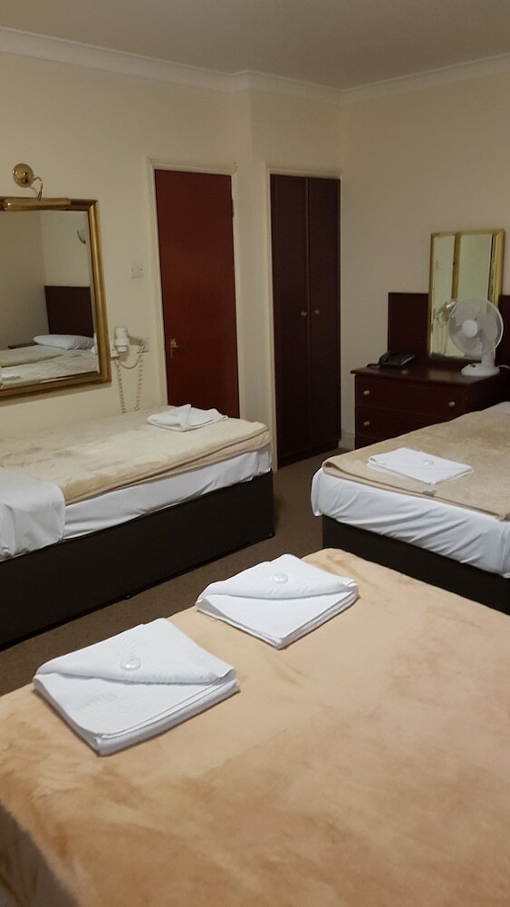 Mandalay Picton House Hotel