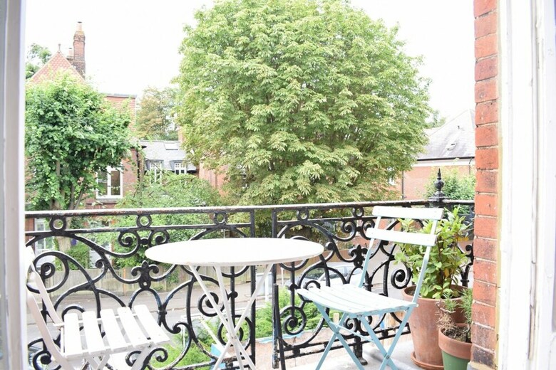 Beautiful Victorian 2bd Apartment In London Putney