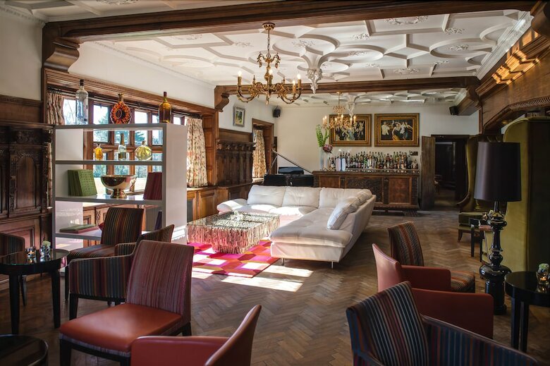 Hillbark Hotel
