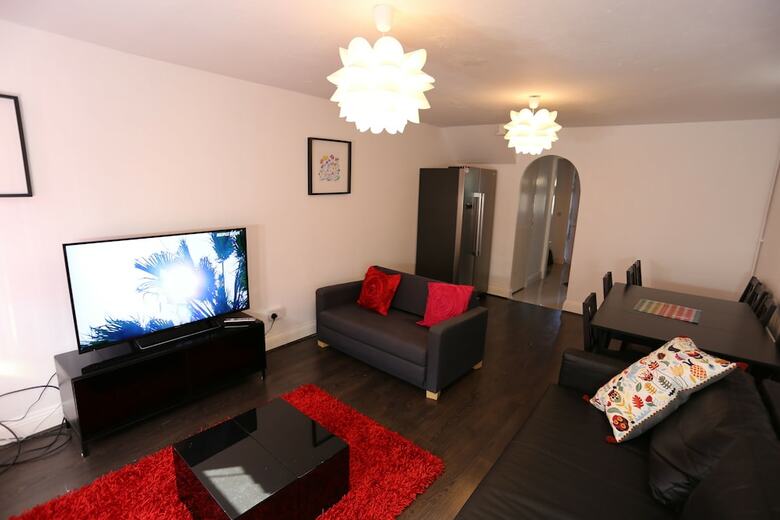 Beautiful 3 Beds House - Thamesmead