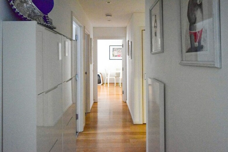 Modern 2bd Apartment With Balcony On A Canal