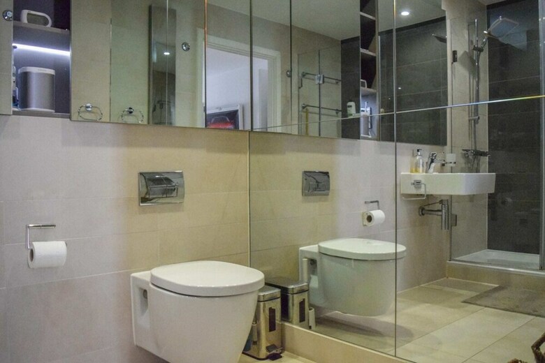 Modern 2bd Apartment With Balcony On A Canal