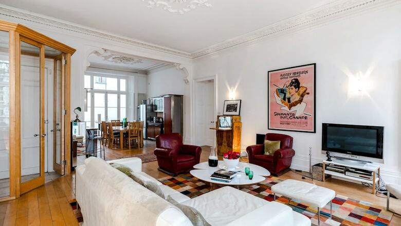 The Spacious Cleveland Square Apartment