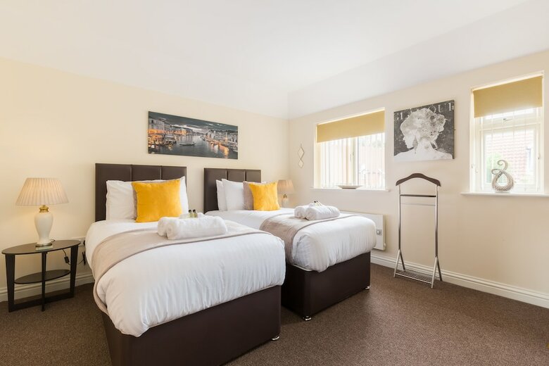Stayford Apartments - Meriden - Near Nec