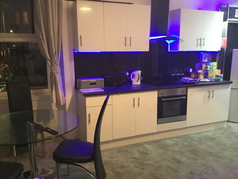 Paisley Central Luxury Rooms & Apartment