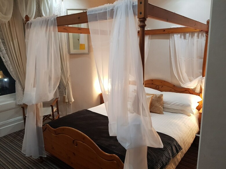 Rock Dene Hotel