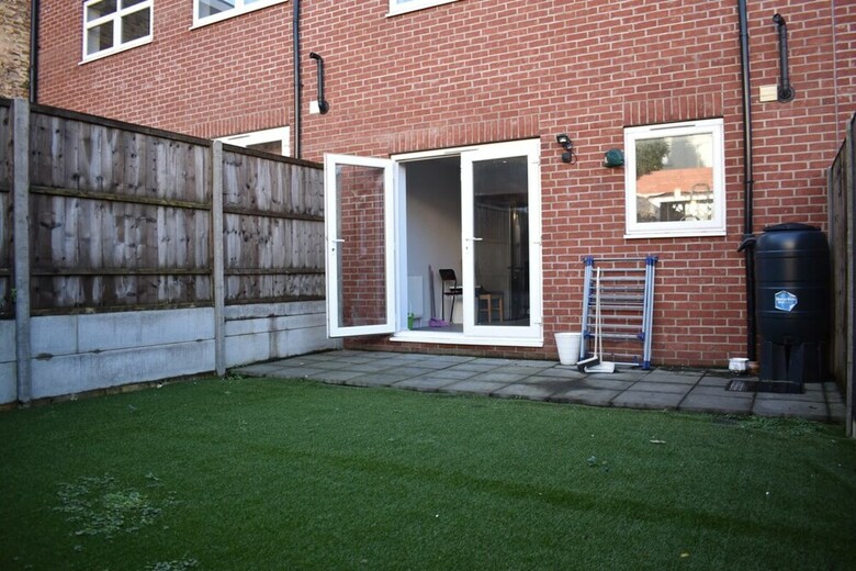 Modern Open Plan 5bd - Free On Street Parking