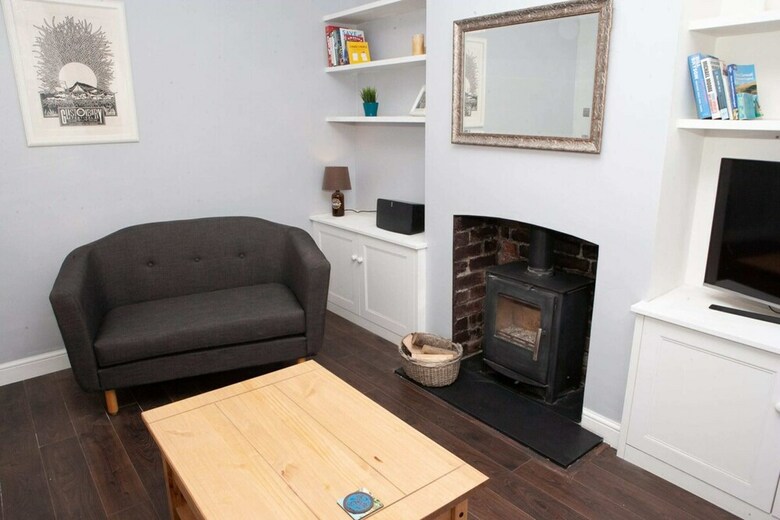 Spacious 2 Bedroom Property In Bristol
