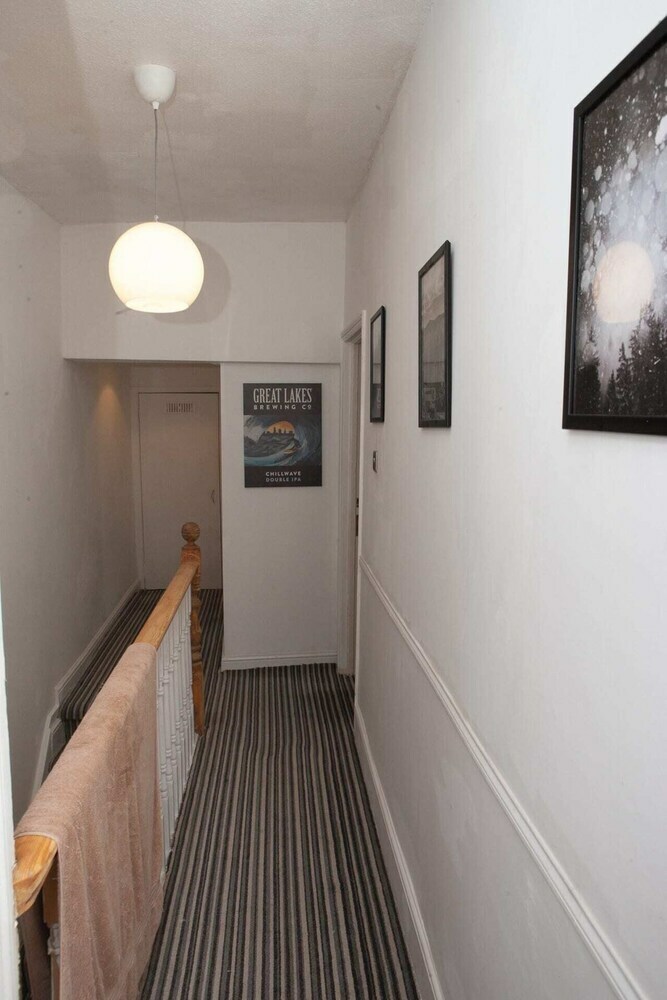 Spacious 2 Bedroom Property In Bristol