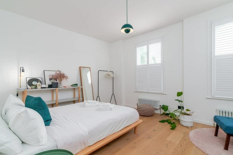 Charming 3br Home In East London W/terrace