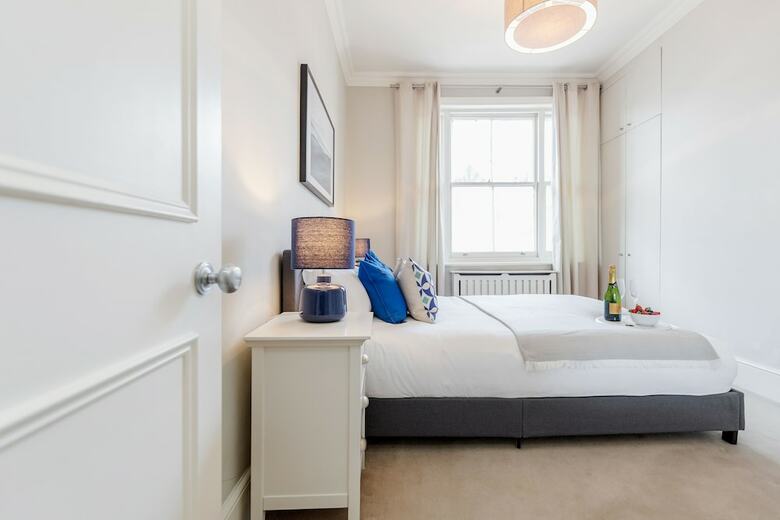 Kensington Apartment With Terrace