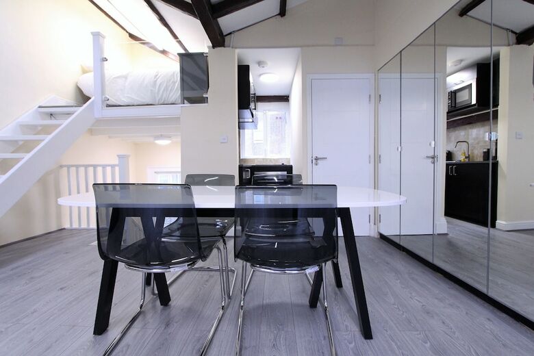 Stunning Loft Apartment In Knightsbridge