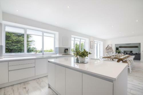 Ryecroft - 6 Bedroom Holiday Home - Tenby