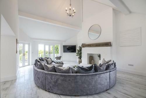 Ryecroft - 6 Bedroom Holiday Home - Tenby