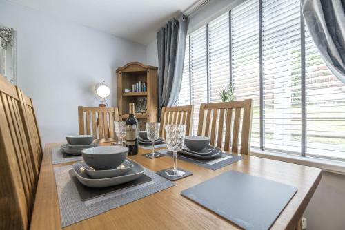 Mayfield House - 4 Bedroom House - Tenby