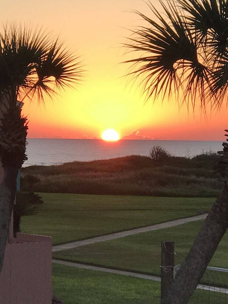 Aparthotel Executive Keys Condominiums On The Beach