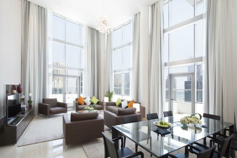 Avenue Hotel