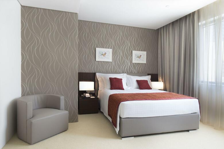 Avenue Hotel