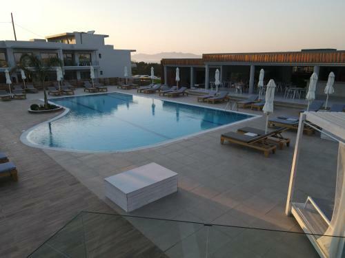 Hotel Harmony Crest Resort