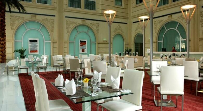 Hotel Villa Rotana Suites