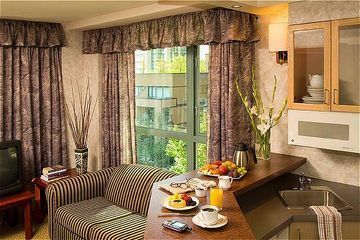 Holiday Inn Hotel & Suites Vancouver Downtown