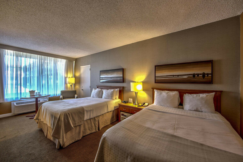 Hotel Holiday Inn Montreal Airport