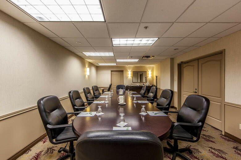 Hotel Holiday Inn Montreal Airport