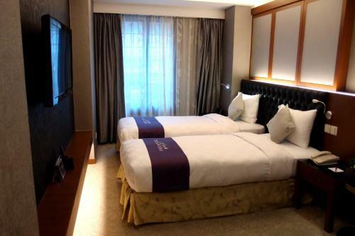 The Bauhinia Hotel - Central