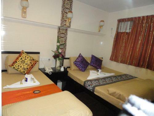 Hostal Day And Night Hotel
