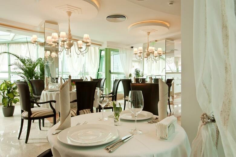 Earth & People Hotel & Spa