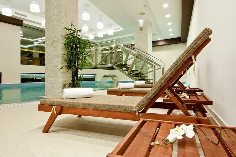 Earth & People Hotel & Spa