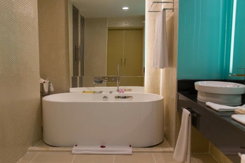 Hotel Grand Muthu Almirante Beach
