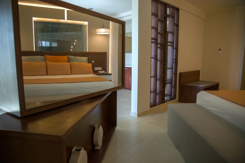 Hotel Grand Muthu Almirante Beach