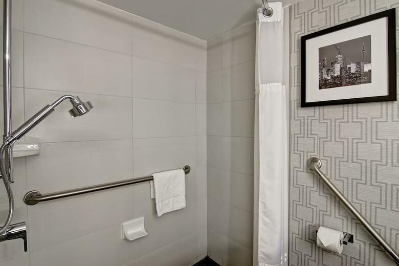 Doubletree By Hilton Hotel Toronto Downtown