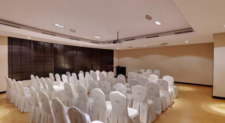 Lotus Hotel Apartments & Spa, Marina