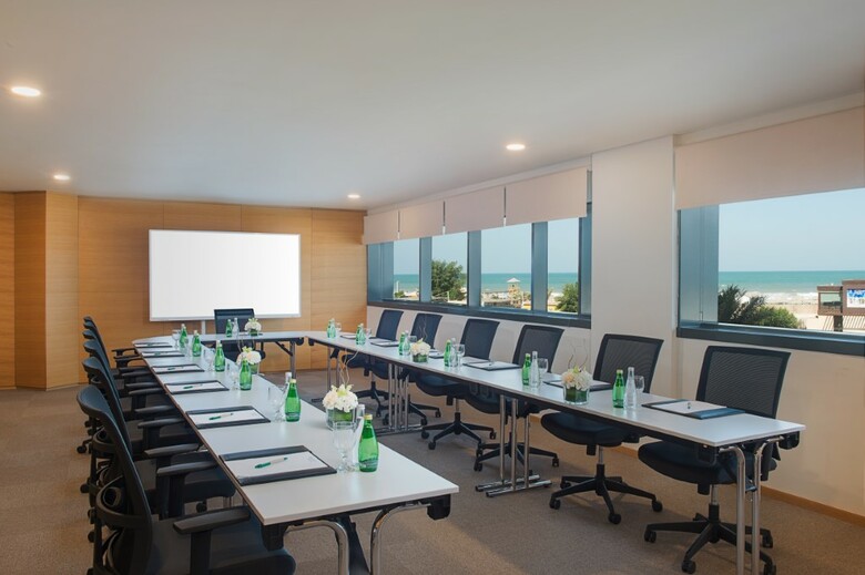 Hotel Wyndham Garden Ajman Corniche