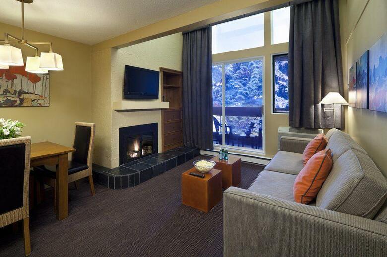 Hotel Whistler Village Inn & Suites