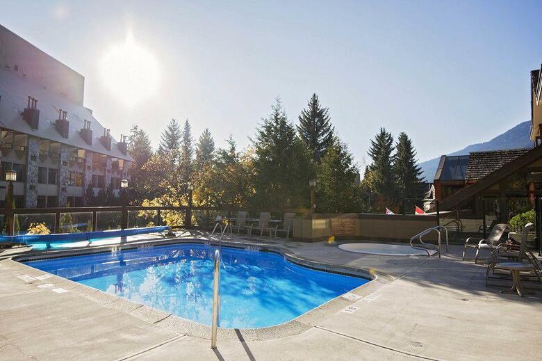 Hotel Whistler Village Inn & Suites