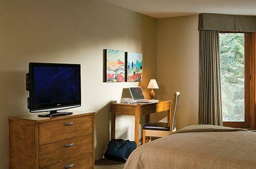 Hotel Whistler Village Inn & Suites
