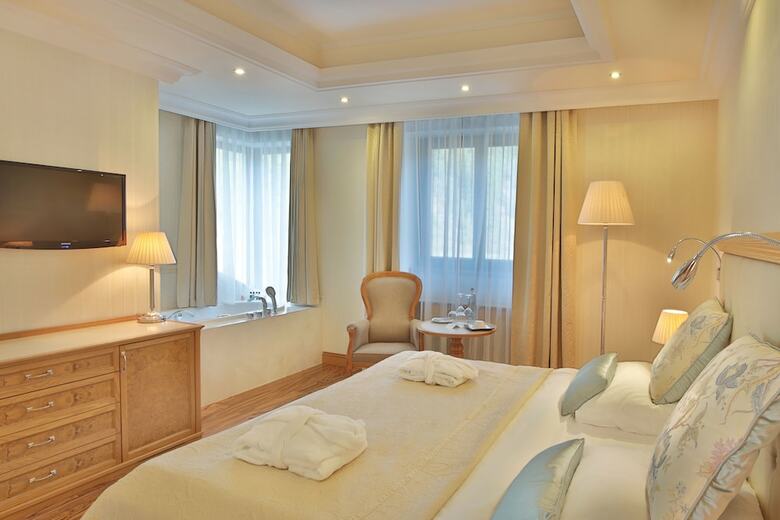 Hotel Retro Riverside Wellness Resort