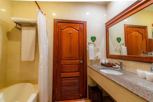 Hotel Empress Residence Resort And Spa