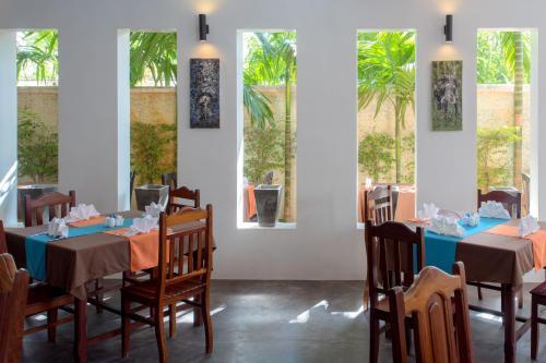 Hostal Golden Village Guesthouse
