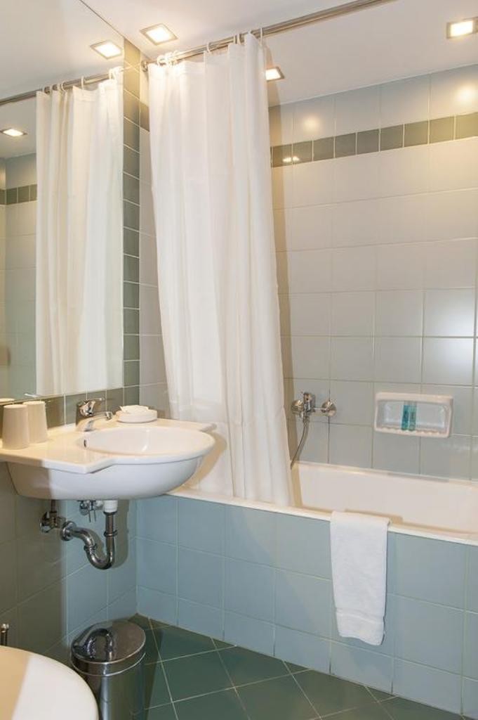 Athinais Hotel